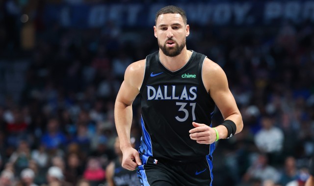 不太行！克莱半场7中3拿到7分 三分5中1&amp;正负值-7