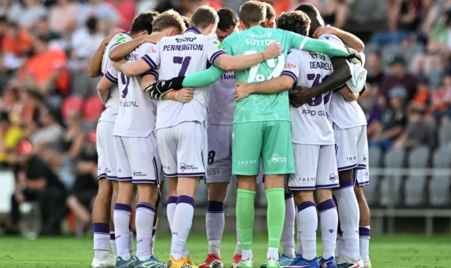 半岛·体育-珀斯光荣主帅格里菲斯：球队必须无所畏惧，场上踢得更自由