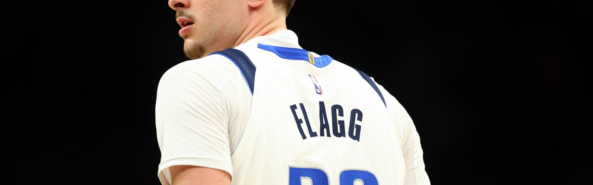 半岛体育官方网站-火力全开！独行侠狂轰149分 全队8人得分上双