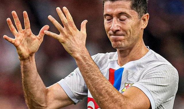 半岛体育官方网站-莱万重返安联败兴而去，世一锋为何变身吐饼狂魔？